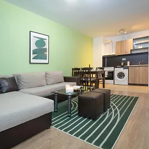Ξενοδοχείο με διαμερίσματα Modern And Bright Near Center - Free Parking, Σόφια